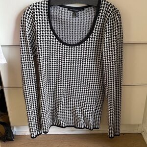 White House Black Market Monochrome Houndstooth Top